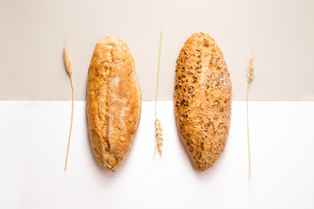 Les meilleures recettes pour utiliser les restes de pain conservés dans votre boîte à pain